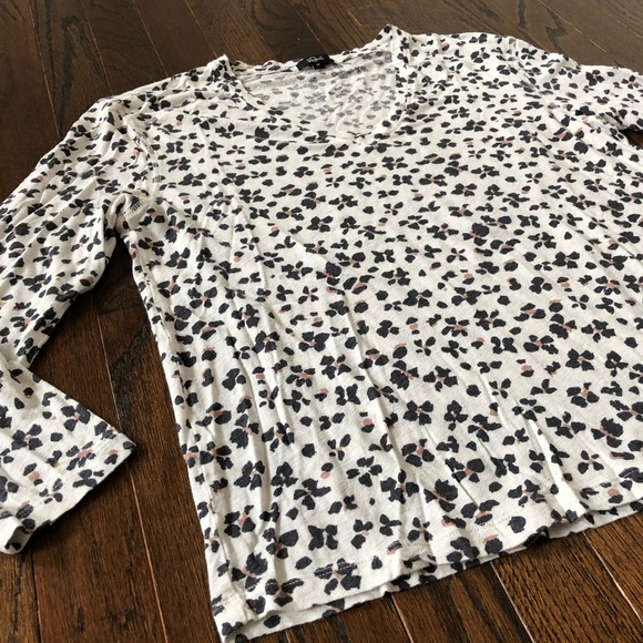 RAILS Women's M Sami Tee - White/Ivory Floral Snow Leopard/Cheetah Design - Picture 2 of 9